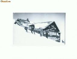 Situati la vest de valea prahovei, ei ating inaltimea maxima in partea de nord, in varful omu, 2505 metri. Cp167 79 Muntii Bucegi Cabana Varful Cu Dor Circulata 1964 Okazii Ro