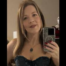 Alison Hubbard's Instagram, Twitter & Facebook