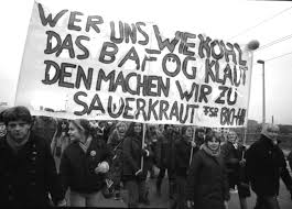 So schnell wie möglich, wenn der studienplatz sicher ist und die immatrikulationsbescheinigung vorliegt. Geschichte Und Statistik Zum Bafog Deutsches Studentenwerk