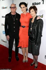 Katy and taylor haven't been on speaking terms for quite some time now, particularly since taylor released her single bad blood which appears to allude to their feud. Christian S Rant At Katy Perry S Father For Raising Satanic Woman Katy Perry Katy Perry