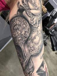 Vintage mirror tattoo | best tattoo ideas gallery. Vintage Brush And Mirror Tattoo Vintage Tattoo Sleeve Mirror Tattoos Vintage Mirror Tattoo