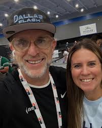 What's the difference between eco-grips and roses? Both are natural and  biodegradable, but only one will help you hold your paddle better 😂 But  for real, we're so exited to partner with @