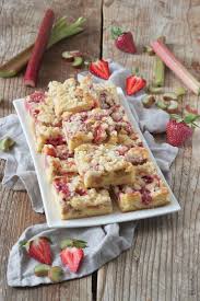 Erdbeer Rhabarber Kuchen Mit Streusel Rezept Sweets Lifestyle Rezept Erdbeer Rhabarber Kuchen Rhabarberkuchen Mit Streusel Rhabarberkuchen
