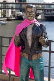 Kohl S Cares Adorns Iconic Milwaukee Statues With Pink Superhero Capes