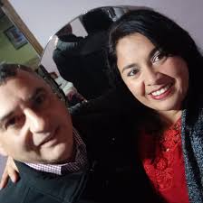 Qué espectacular postal público el día de ayer el FC Barcelona, Ronaldinho  Gaucho alistándose en el camerino antes de salir a la cancha. Mítica  sonrisa, míticos botines, mítico collar. Un antes y