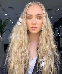 If you have a round shape, the ideal part line is down the middle or a deep side part, fowler says. Middle Part Hairstyles 3 Fashionisers C