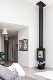 140 kg eckofen mit großer power! Wohnzimmer Mit Schonem Raum Und Einem Eckofen Auf Saulen Von Contura Kamin Wohnzimmer Loft Wohnung Haus Wohnzimmer