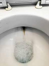 Traces Jaunes De Calcaire Comment Nettoyer Facilement La Cuvette Des Wc Maison Remedes De Grand Mere Nettoyer Cuvette Wc Nettoyer Toilettes Produit De Nettoyage Faits Maison