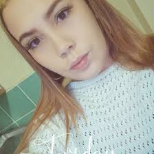 Does anybodys hands go really cold my left hand is really warm and my right  hand is absolutely freezing 🥶