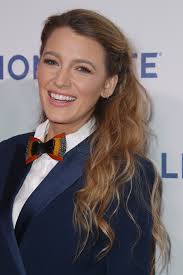 Hairstylist cliona furey and makeup artist vivian baker take us through three of blake lively's beauty looks in the new movie, a simple favor: pulled back, wavy hair, a loose chignon, and loose curls. Blake Lively Hairstyles Beauty British Vogue