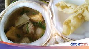 Ayers rock australia's best natu. Uniknya Bakso Degan Bakso Dalam Kelapa Muda Yang Kenyal Gurih