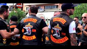 Järjestön tunnusvärit ovat punainen ja kulta sekä . Video Inivito Al 14 Anniversario Bandidos Mc Catania Youtube