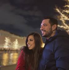 Γεννήθηκε το 1987 στο λουξεμβούργο και μεγάλωσε στην αθήνα. Poios Boyleyths Etoimazetai Na Nty8ei Gampros Binteo