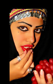 أصبحت روزانا اليامي الإعلامية السعودية، من أهم الكلمات البحثية علي «google» في دول الخليج مؤخراً، حيث تساءل الكثيرون عن كم عمر و مواليد روزانا اليامي الحقيقية و جوانب من السيرة. Ø±ÙˆØ²Ø§Ù†Ø§ Ø§Ù„ÙŠØ§Ù…ÙŠ ØªØ³Ø®Ø± Ù…Ù† Ø¨ÙˆÙ„Ù†Ø¯ ÙˆØ·Ø­Ù†ÙˆÙ† Ù„Ùˆ Ø³ÙƒØª ÙÙŠØ¯ÙŠÙˆ Ù…Ø¬Ù„Ø© Ø§Ù„Ø¬Ø±Ø³