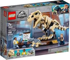 Tyrannosaurus showing his toothy mouth. T Rex Dinosaur Fossil Exhibition 76940 Jurassic World Buy Online At The Official Lego Shop De