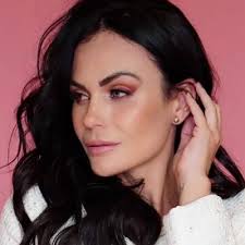 Es así como te traemos algunas de sus. Biografia De Kristal Silva Survivor Edad Estatura Pack Novio Laletrade Biografias Musica Y Letras