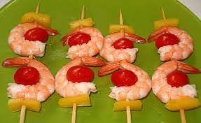 Ensuite, coupez 16 tranches de chorizo. Recette Brochettes De Crevettes Roses Aux Tomates Cerises