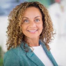 Colleen Ward's Instagram, Twitter & Facebook