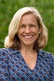 Robyn Merrill's Instagram, Twitter & Facebook