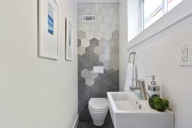 Give your powder room a modern, updated look using painted black shiplap. Modern Powder Room Minimalistisch Gastetoilette San Francisco Von Proyecto