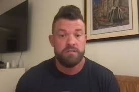 Subió a un avión con una tanga en lugar del barbijo y se armó un escándalo  que tuvo consecuencias