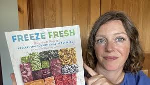 Freeze Fresh: The Ultimate Guide to Preserving 55 Fruits and Vegetables for  Maximum Flavor and Versatility: Schmidt, Crystal, Kilcher, Eve:  9781635864472: Amazon.com: Books