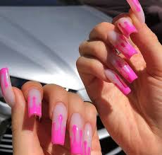 Toutefois dans les petits prix, sinful et revlon sont. Lady Gaga Cardi B Kylie Jenner Les Reines Des Manucures Loufoques