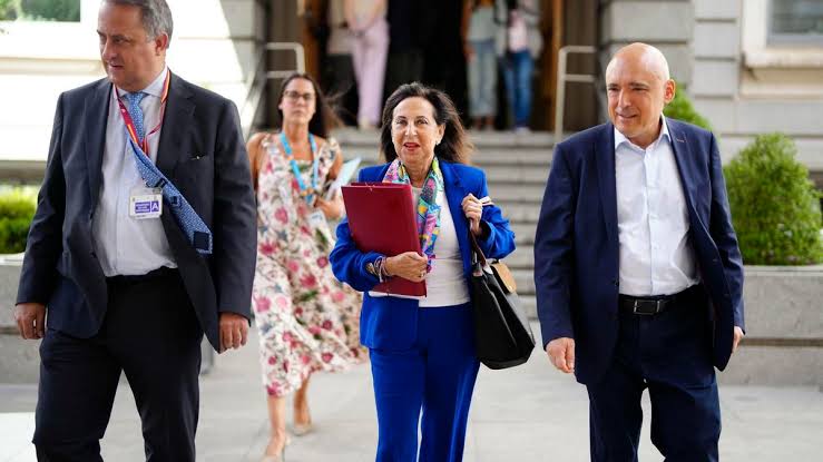 Robles pide disculpas a los ceutíes y avisa que Ceuta y Melilla "son  españolas y son intocables"