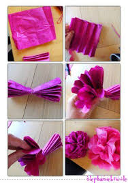 La fleur en papier crépon qu'on vous propose à faire dans cet article est une des fleurs faciles. Tuto Diy Idee Deco Originale Avec Des Plumes Et Des Grosses Fleurs En Papier Crepon Ou En Papier De Soie Stephanie Bricole