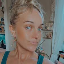 May today be a reminder to breathe deep, stay present, and share your joy  with the people around you. Happy Aloha Friday!! 🌺☀️ Yours always, Trish x