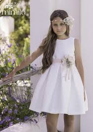 Gli abiti in organza e raso oppure in taffetà o in pizzo, veri e propri vestiti da damigella ricchi di dettagli e con finiture straordinariamente accattivanti che non passeranno certo inosservati. Abiti Da Damigella E Prima Comunione Bambina Baby Star Torino