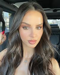 Doing my makeup in the car is one of my strengths 🙂‍↔️💄🤝