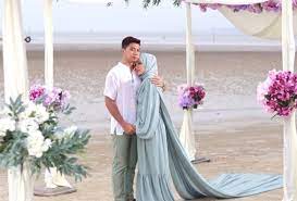 Drama yang dibintangi oleh pasangan suami isteri amar baharin dan amyra rosli serta pelakon lain iaitu emma maembong, bella dowanna, dini schatzmann, fauzi nawawi, lisdawati, mior darwish. Cemburu Seorang Perempuan