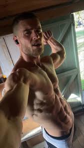 He Knows How To Make Money With His Dick - Muscles Universe