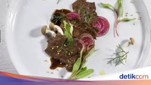 Meskipun anda tidak akan dapat membuat tepung gluten gandum yang penting di dapur rumah anda, anda dapat membuat gluten gandum yang sangat penting untuk digunakan dalam masakan asia dan dalam resep lain di mana anda ingin mengganti daging. Daging Babi Terbuat Dari Bahan Nabati Apakah Halal