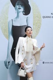 Mới đây, tài khoản tiktok của fc lệ quyên đăng một đoạn. Ca SÄ© Lá»‡ Quyen Lam Live Show Má»›i Vá»›i Cáº£m Há»©ng NgÆ°á»i Tinh Tráº»