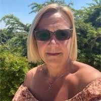 Adele Newman's Instagram, Twitter & Facebook