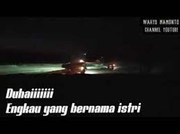 Amelia merasa kesepian karena sang ibu sebagai wanita karir yang sibuk dan hampir tidak punya waktu bermain dengannya. Perjuangan Seorang Suami Youtube