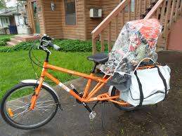My D I Y Bicycle Seat Rain Cover Works Like A Charm At Keeping Priceless Cargo Snug And Dry Http Youaintgotjack Blogspot Com P Bici Bicicletas Lluvia