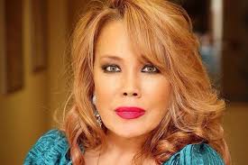 Азиза нашла в себе силы вернуться на сцену и добиться успеха. Aziza Kto Po Nacii Aziza V Detstve I Sejchas