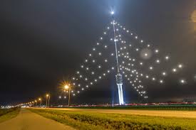 Deze toren in ijsselstein is beter bekend als de zendmast van lopik en is in december de grootste 'kerstboom' met verlichting ter wereld. De Grootste Kerstboom Word Vriend Of Donateur Van De Kerstboom
