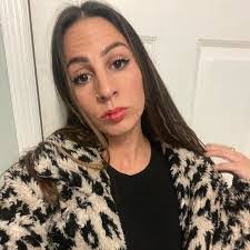 Laura Poleski's Instagram, Twitter & Facebook