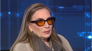 Αλλά σίγουρα χρωστάω σε πάρα πολλούς και. Gl K Jey8nwuom
