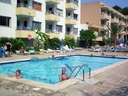Immobilien in der nähe des meeres, pools. Wohnung Promenade Paguera Mallorca Hotelopia