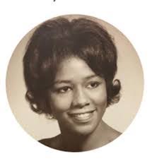 Elnora Smith's Instagram, Twitter & Facebook