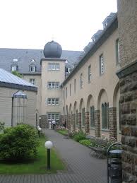Sie wohnen 10 fahrminuten vom zentrum von bergisch gladbach entfernt. Kardinal Schulte Haus In Bensberg Objektansicht