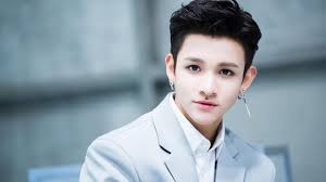 Dân mạng "hú hồn" về album Daniel: Bìa đơn sơ nhưng có nhiều phiên bản,  nghi không thể phá kỉ lục Baekhyun