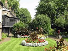 Just As The Geffrye S Period Rooms Trace The Development Of The British Domestic Interior From The Sixteenth Century To The P London London Museums Garden Room