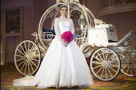 Simple, but very classic indeed. Disney Princess Cinderella Wedding Dress Movie Photo Live Nett Wedding