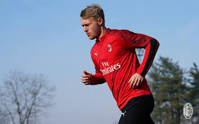 In the current club ac milan played 2 seasons, during this time he played 64 matches and scored 1 goals. Milanello Bu Gun Simon Kjaer Ac Milan Azerbaijan Facebook